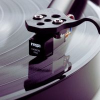 rega-carbon-pro-2